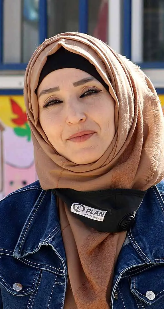 Alia leads a group of volunteers in Azraq refugee camp, Jordan.