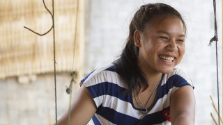 Phin learns new weaving skills in Laos