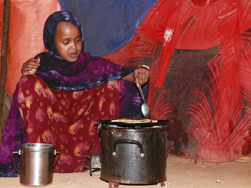young-girl-in-Somaliland-cooks-in-kitchen