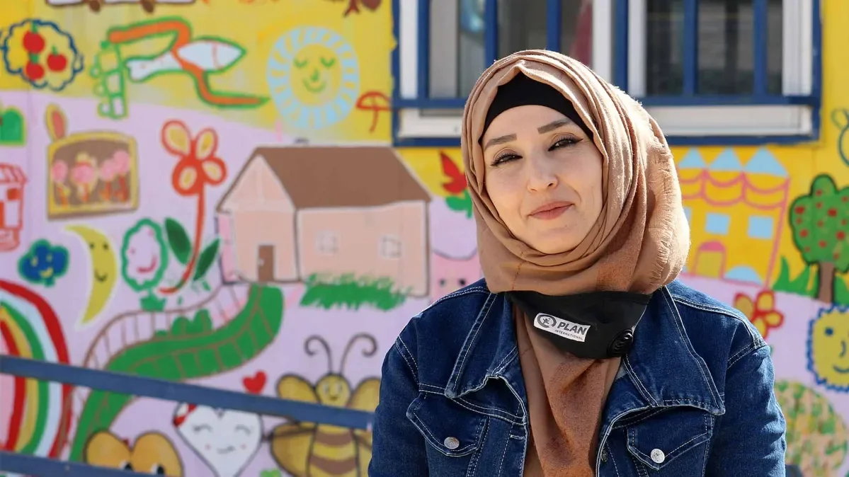 Alia leads a group of volunteers in Azraq refugee camp, Jordan.