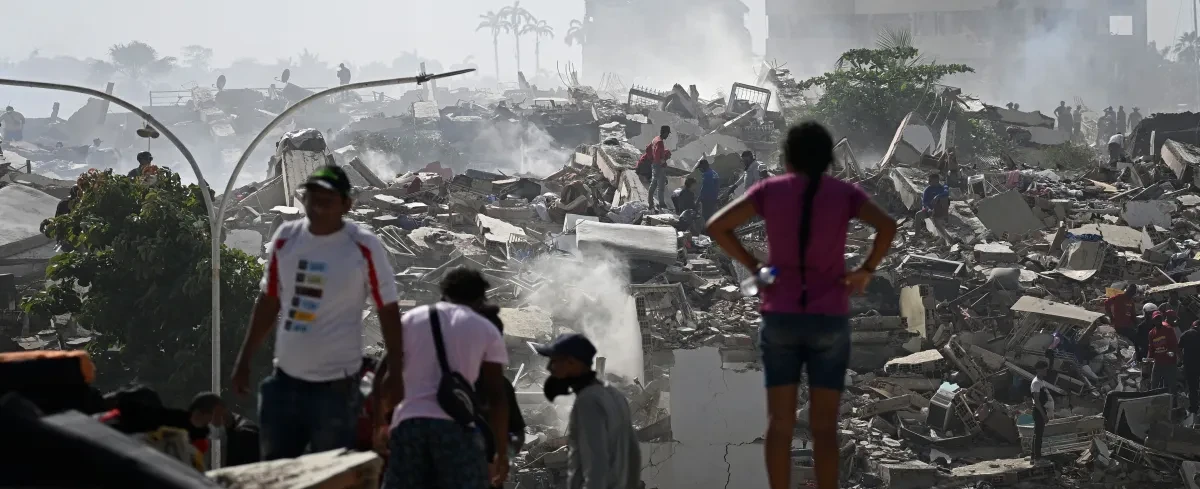 Volunteers search for survivors in a collapsed building following the twin earthquakes in La Guaira state, Venezuela