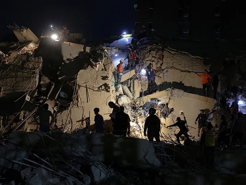 People in Venezuela navigate the rubble, following a large earthquake.